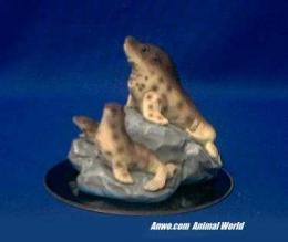 harbor seal figurine statue