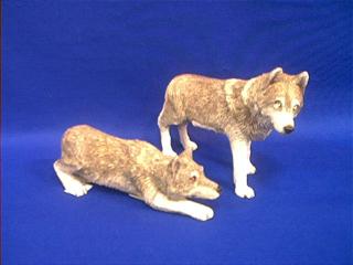 wolf figurine statue