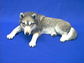 wolf statue