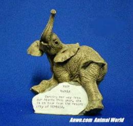 herd elephant figurine mamba 1997